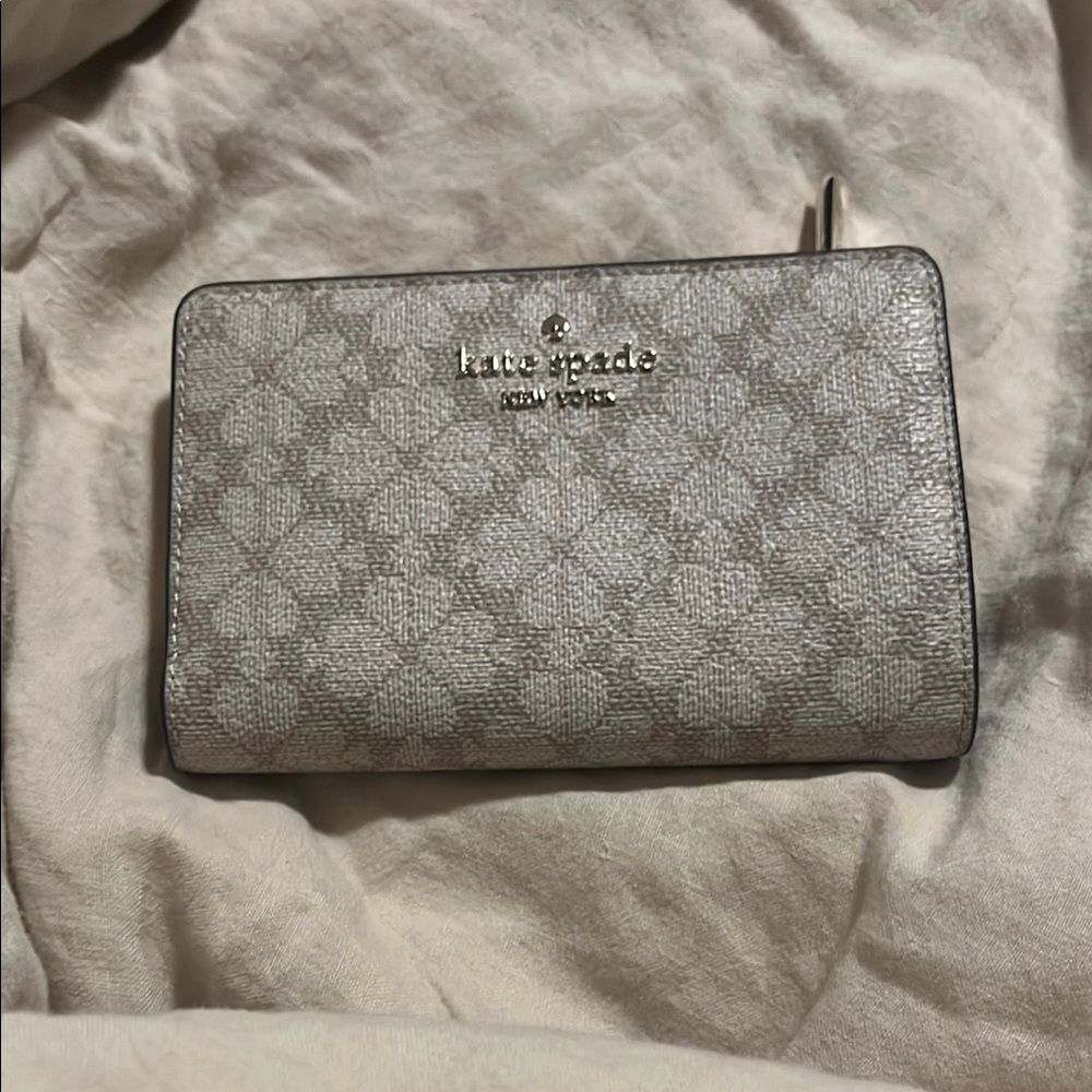 Kate Spade Cream Wallet with Elegant Pattern